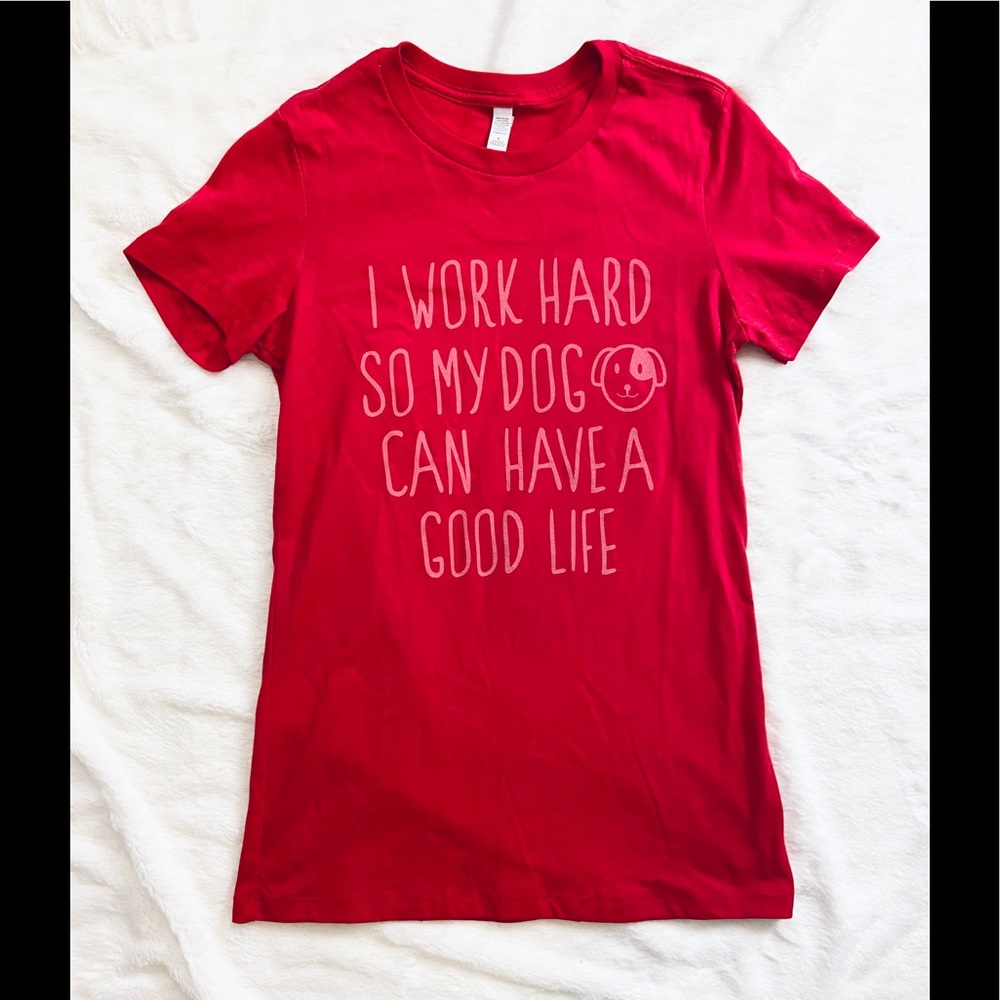 🌸NWOT dog mom red graphic T-shirt